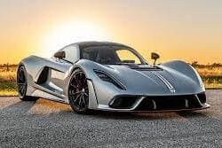 Incredible Hennessey Venom F5 V8 spits flames on the dyno